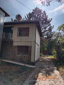 Prodajem dve kuce na 2 spojena placa